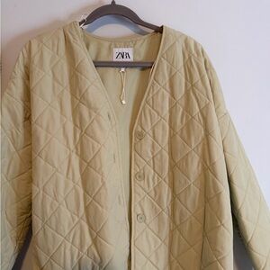 Zara Women's Light Green Quilted Puffer Jacket